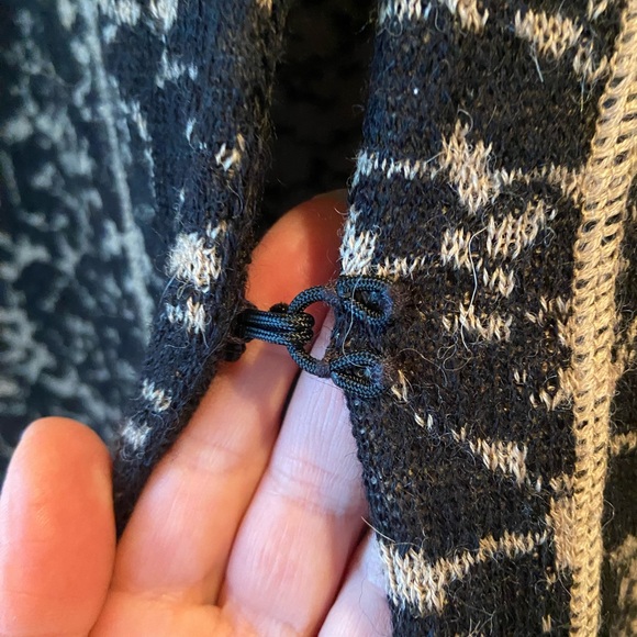 High Quality Baby Alpaca Sweater by Kuna- So pretty and ultra soft! Medium - Picture 2 of 6